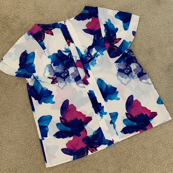 💙💕 Bold & Beautiful Blouse from Banana 💙💕 - Picture 12 of 14